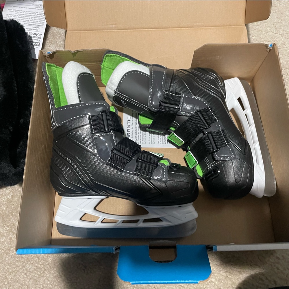 Bauer ELX kids skates nwt